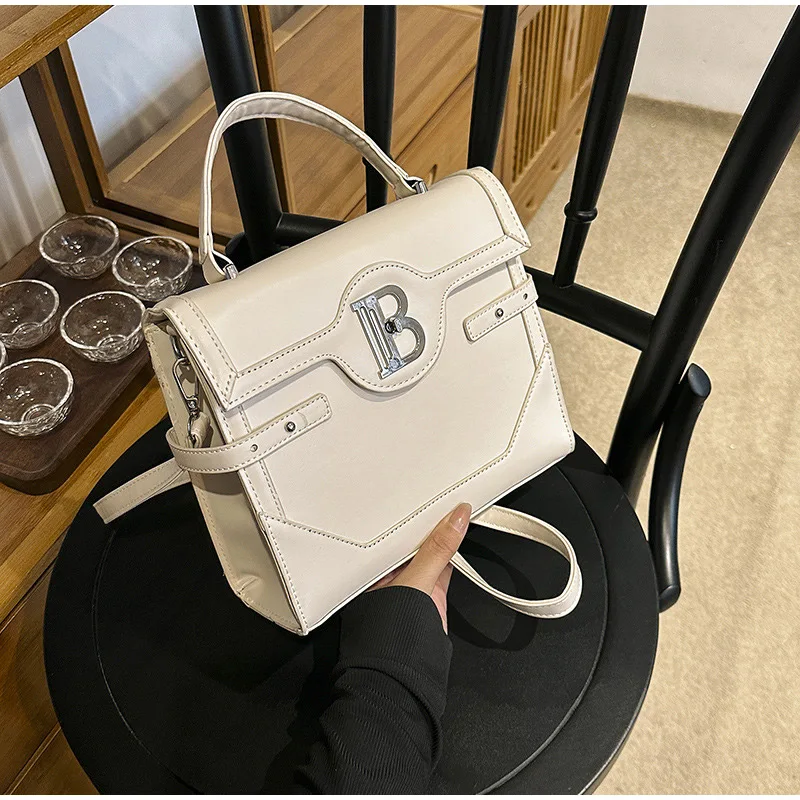 

2023 New Flip Handbag Fashion Lady Shoulder Bag PU Leather Messenger Bag Solid Color Simple Phone Bag Metal Buckle Retro Popular