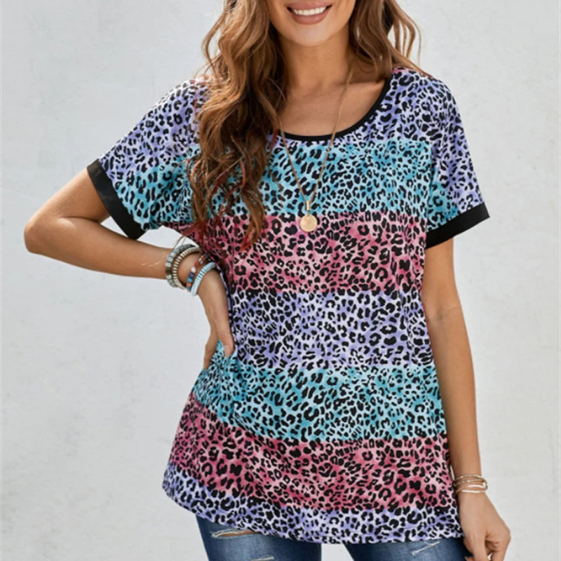 Женская блузка с цветочным принтом круглым вырезом и коротким рукавом |