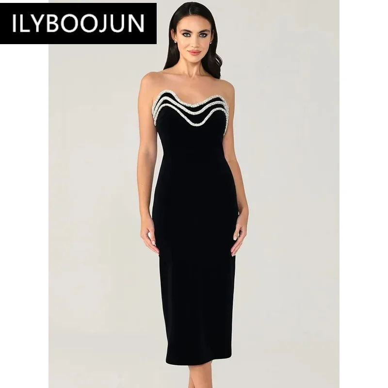 Платье без бретелек с открытой спиной и бриллиантами