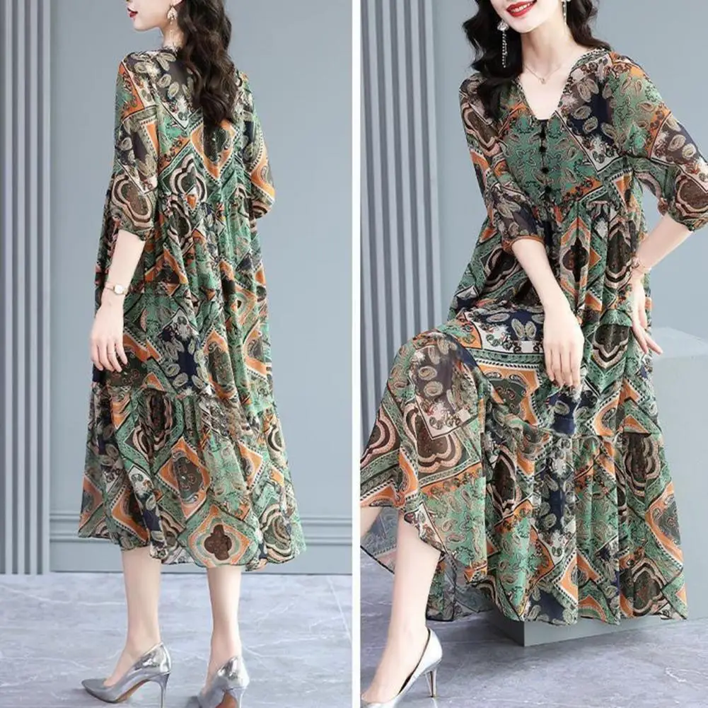 

Женское летнее платье-миди на пуговицах