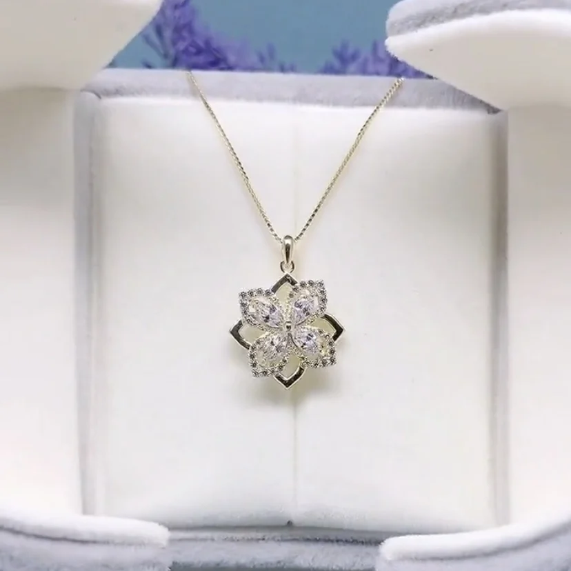 S925 Серебряное вращающееся ожерелье с четырьмя листьями и маленьким цветком