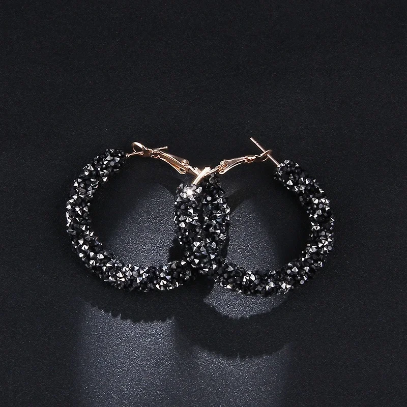 Профессионально изготовленные позолоченные серьги с идеальным комплектом циркони