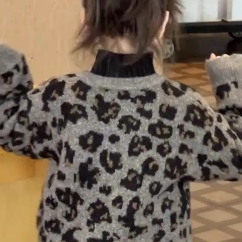 Модный комплект одежды для маленьких девочек вязаный кардиган с леопардовым