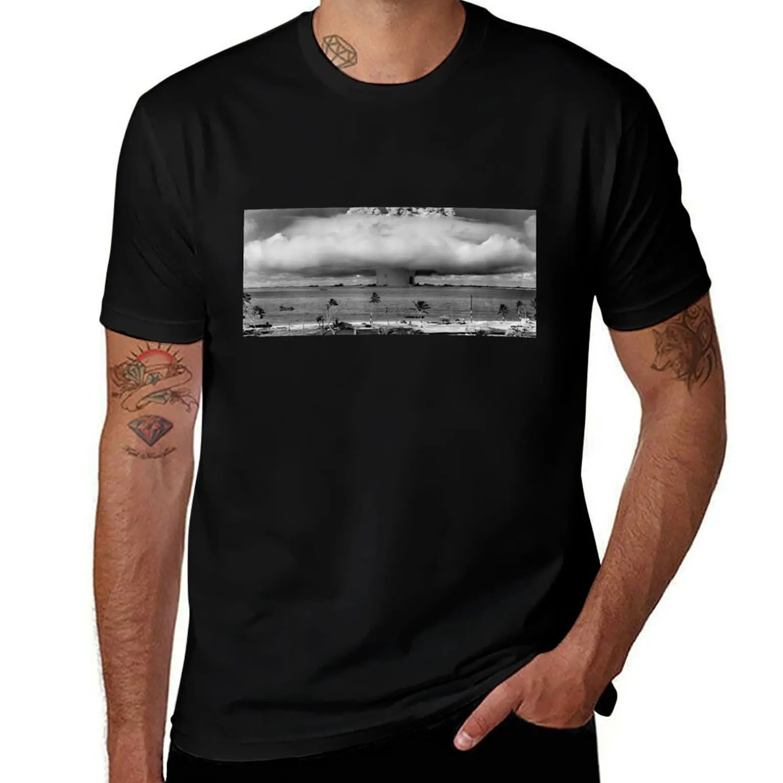 Фото Футболка Bikini Atoll в уличном стиле больших размеров №1