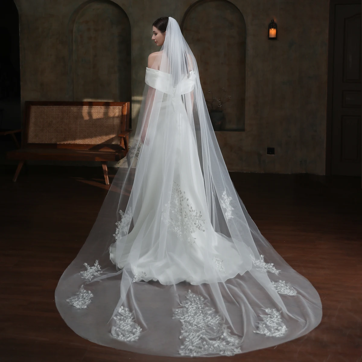 

V861 Luxurious Wedding Bridal Cathedral Veil 1-T Tulle Lace Appliqued Brides White Long Royal Veil Women Marriage Accessories