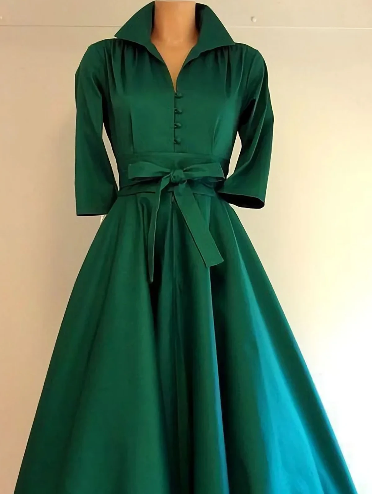 Женское платье-трапеция с рукавом 2024