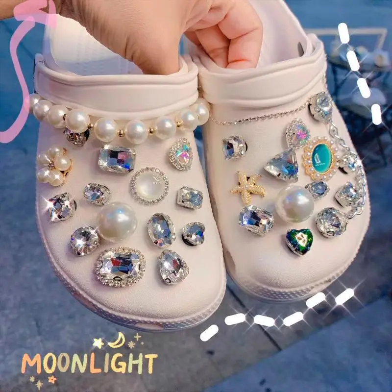 

2022 Vintage DIY Designer Croc Charms Princess Clogs Shoe Buckle Bundle Fashion Flower Butterfly Girls Clogs Decorations Elegant