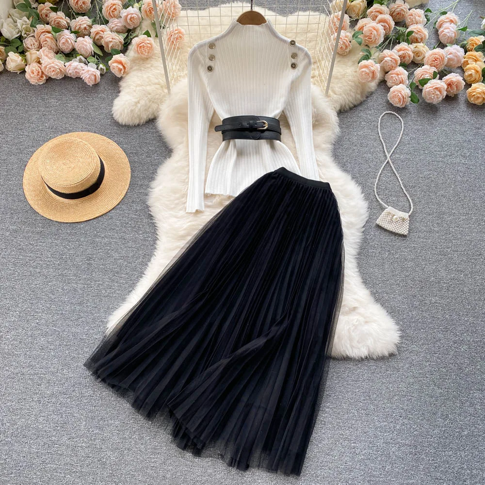 Женский трикотажный комплект из 2 предметов белый свитер с поясом искусственной