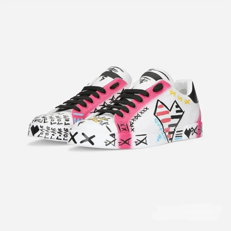 

Multicolor Graffiti Design Lace-Up Sneakers Leather Shoes Wedding Shoes Newly Leather Soft Man Dress Shoes Red White Pink Shoes