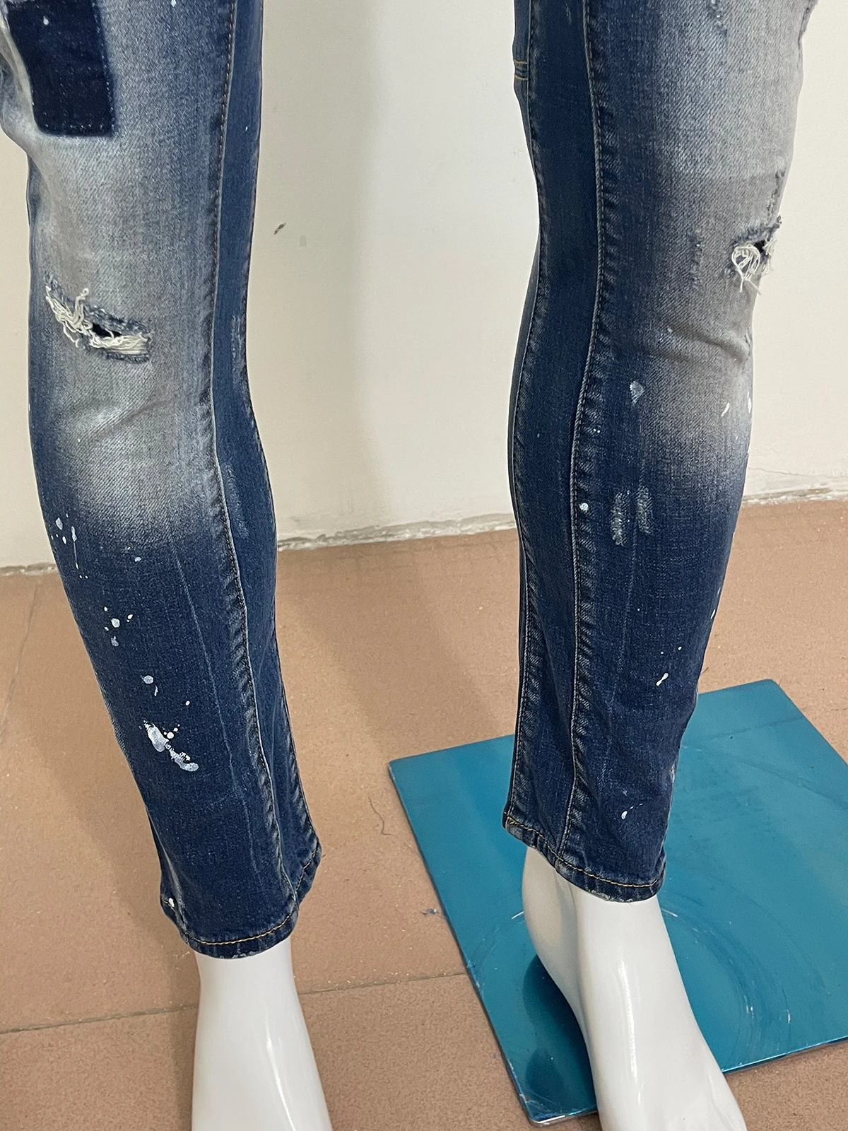 2023 new D2 Men's jeans, fashion slim hole patch torn ink stitching small feet D2 jeans man