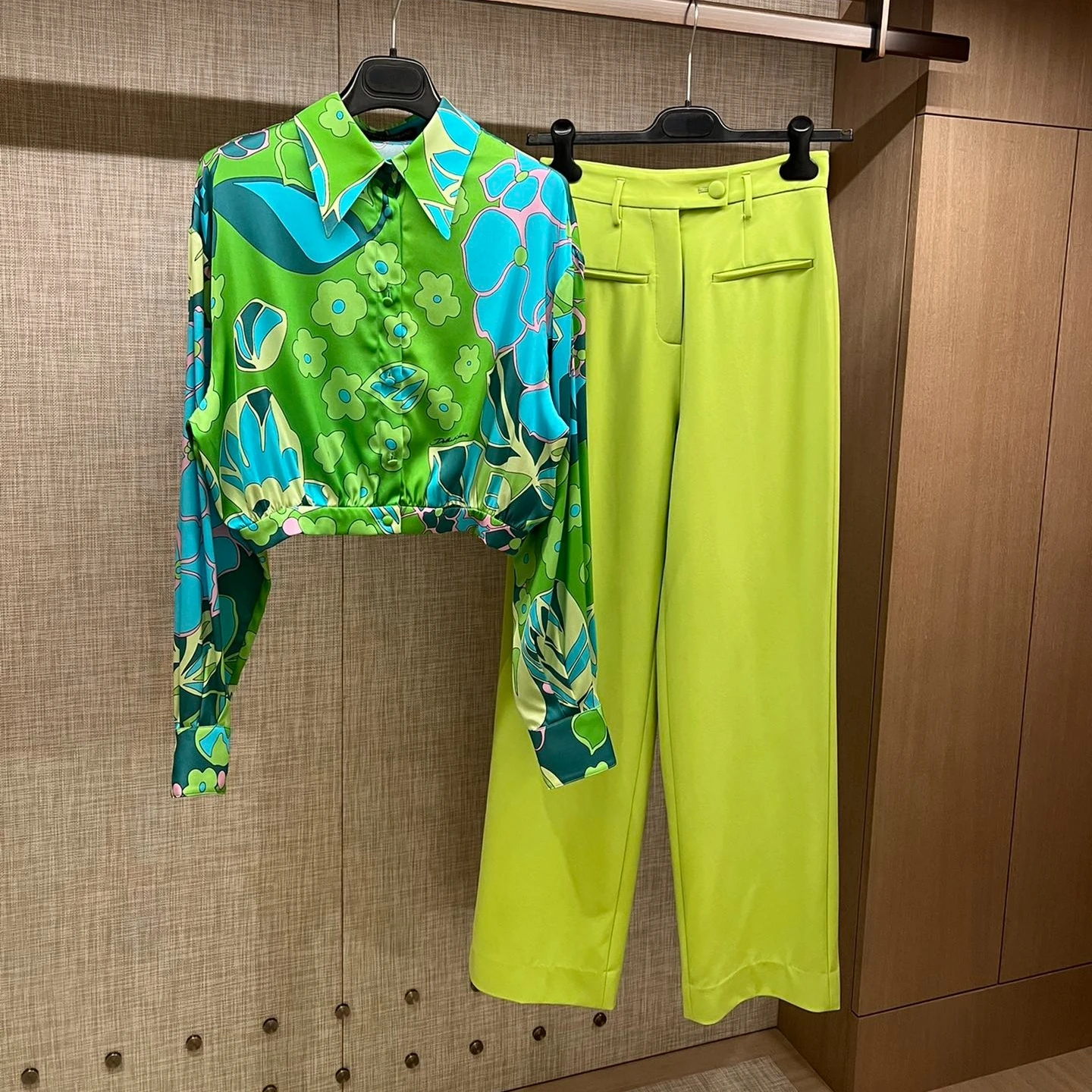 Top Quality 2022 Summer New Luxury D Styel Pure Silk Women Green Printing Shirt and Pants for Elegant Women Lady From Italy