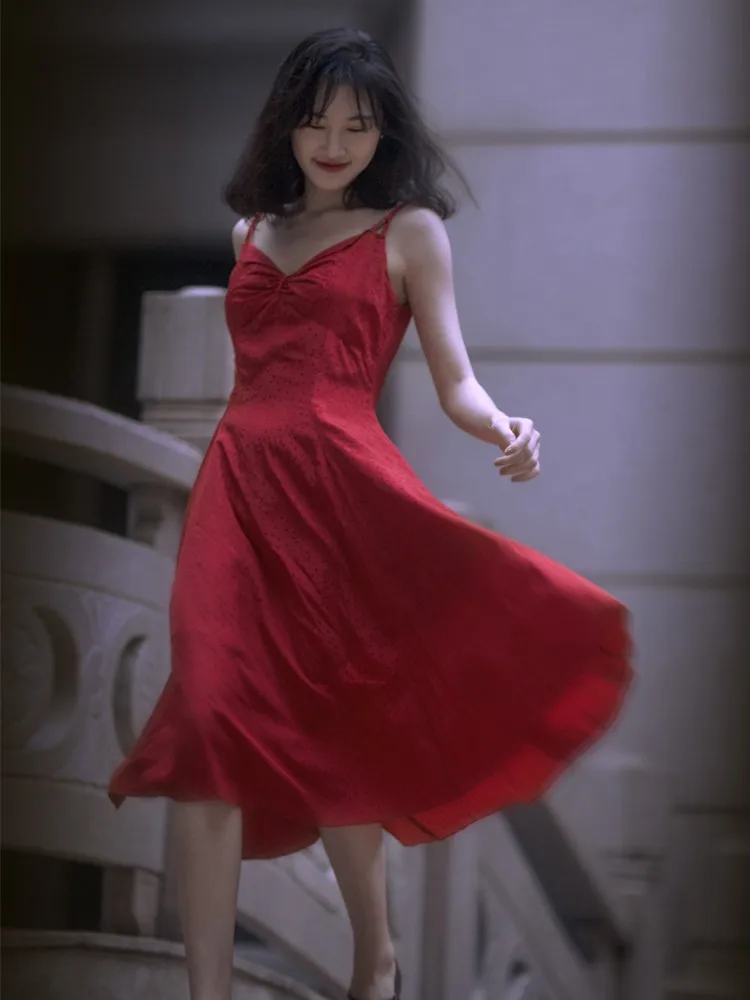 

Женское платье на бретельках AIGYPTOS, красное винтажное элегантное приталенное платье средней длины с V-образным вырезом, открытой спиной, в горошек, в Корейском стиле, на лето