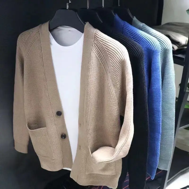 

Осенний свитер, свитер, кардиган, куртка, трендовый Повседневный корейский свитер на пуговицах с V-образным вырезом, однотонное вязаное Мужс...