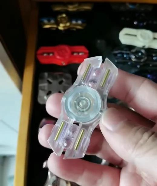 

Second-hand Fineness Almost new Fingertip Spinner Wushuang Material: PC Appearance: unpacked only With four zircon beads