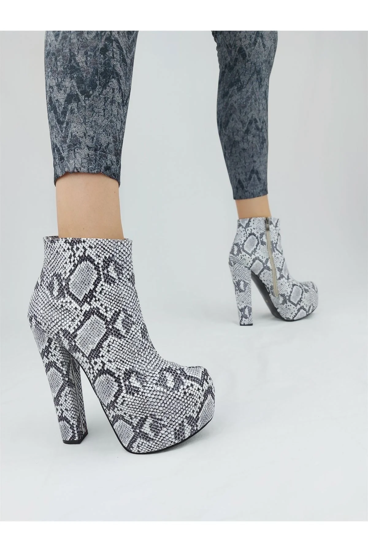 

Tailstock Snake High Heels Boots
