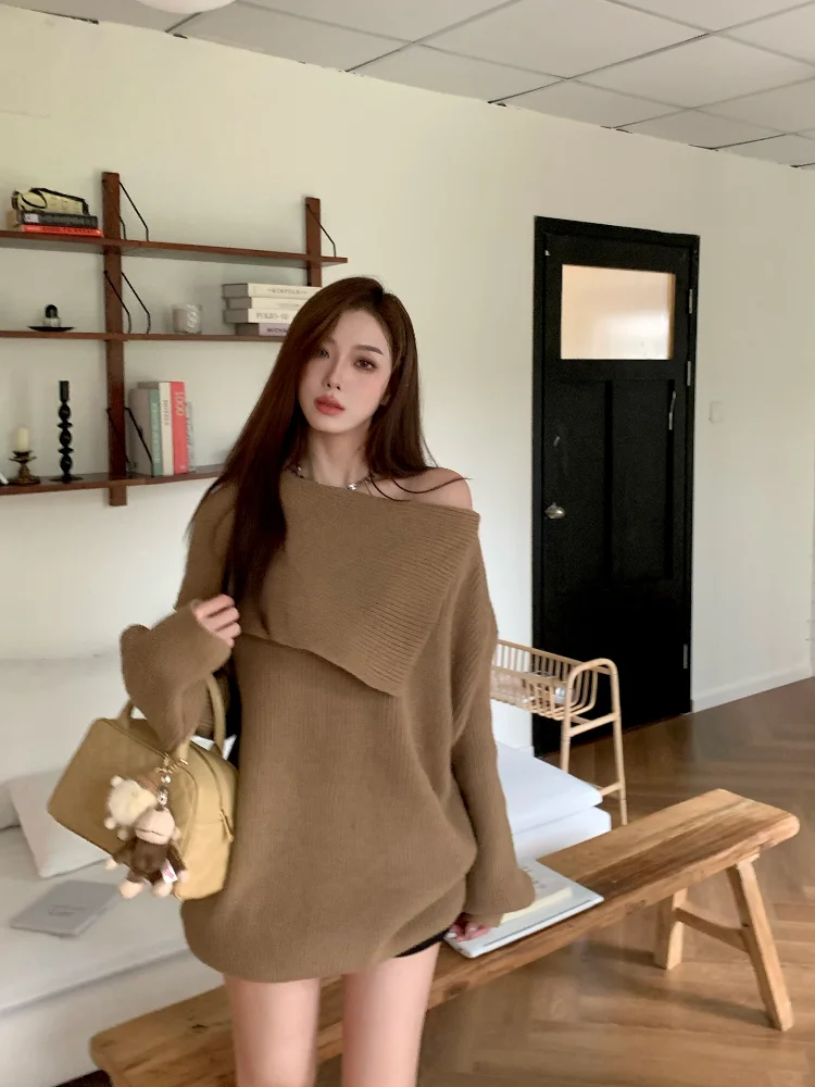 

Korean Version of the One-shoulder Sweater Fall and Winter New Lazy Hong Kong Wind Temperament Strapless Models Long Knitwear