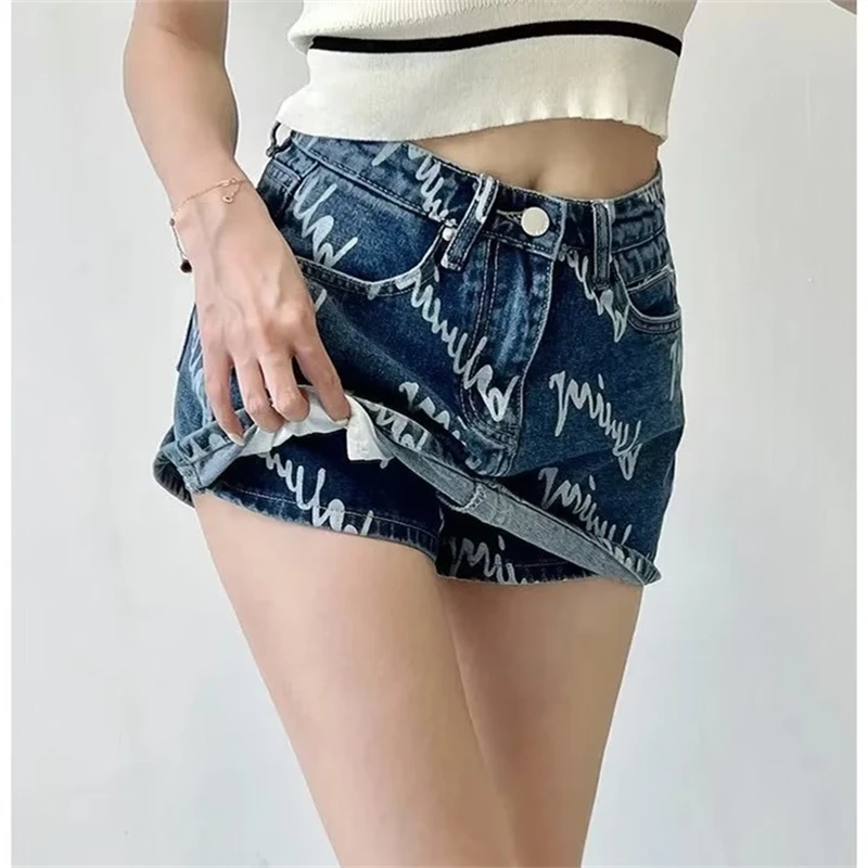 

Юбка женская джинсовая средней длины, блестящая короткая с завышенной талией и надписью, с запахом, в новом дизайне, лето
