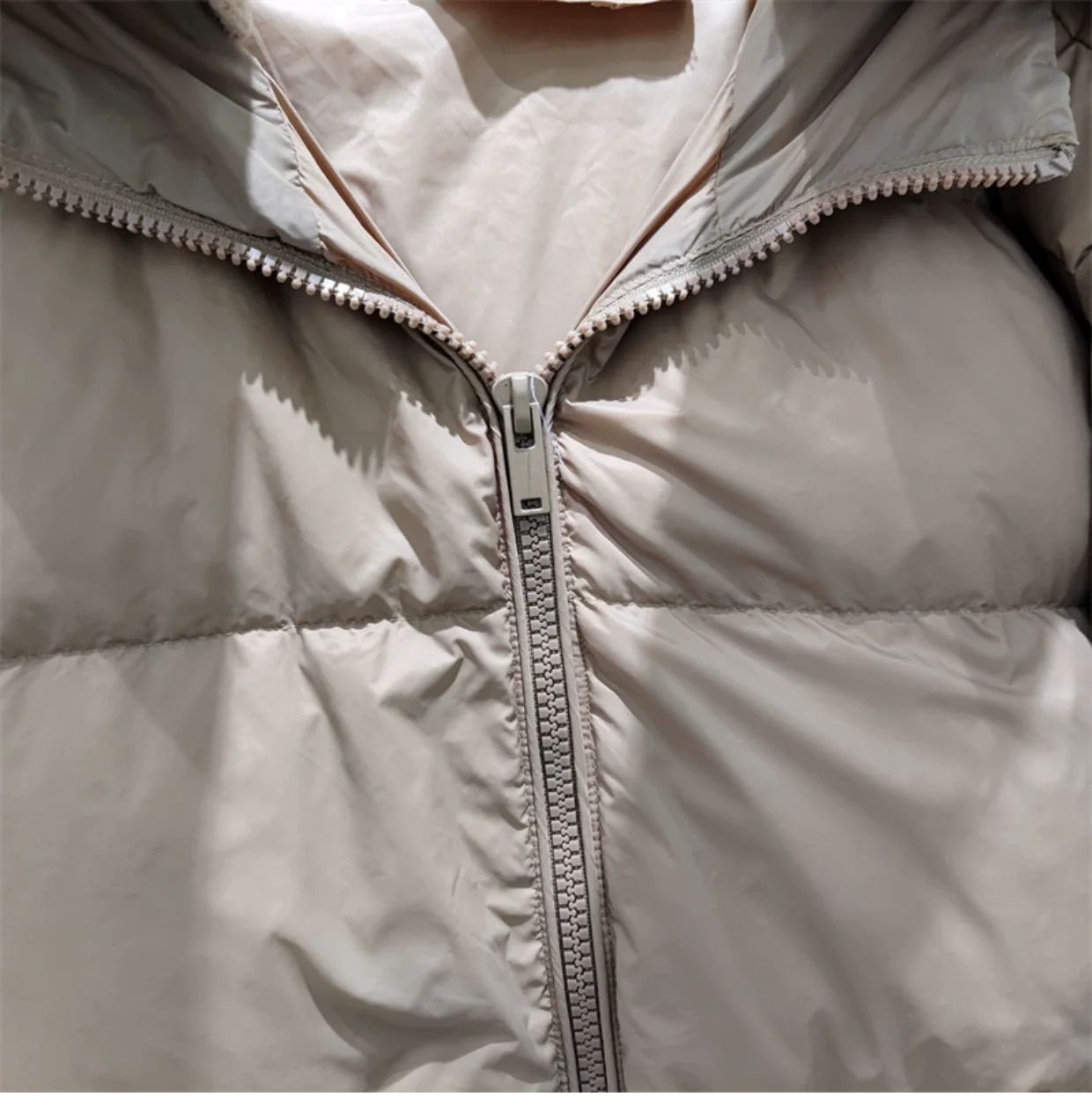 Korean Version 2023 New Fake Two-Piece Women's Loose White Duck Down Coat, Hooded Winter Down Jacket Detachable Knitting Hat