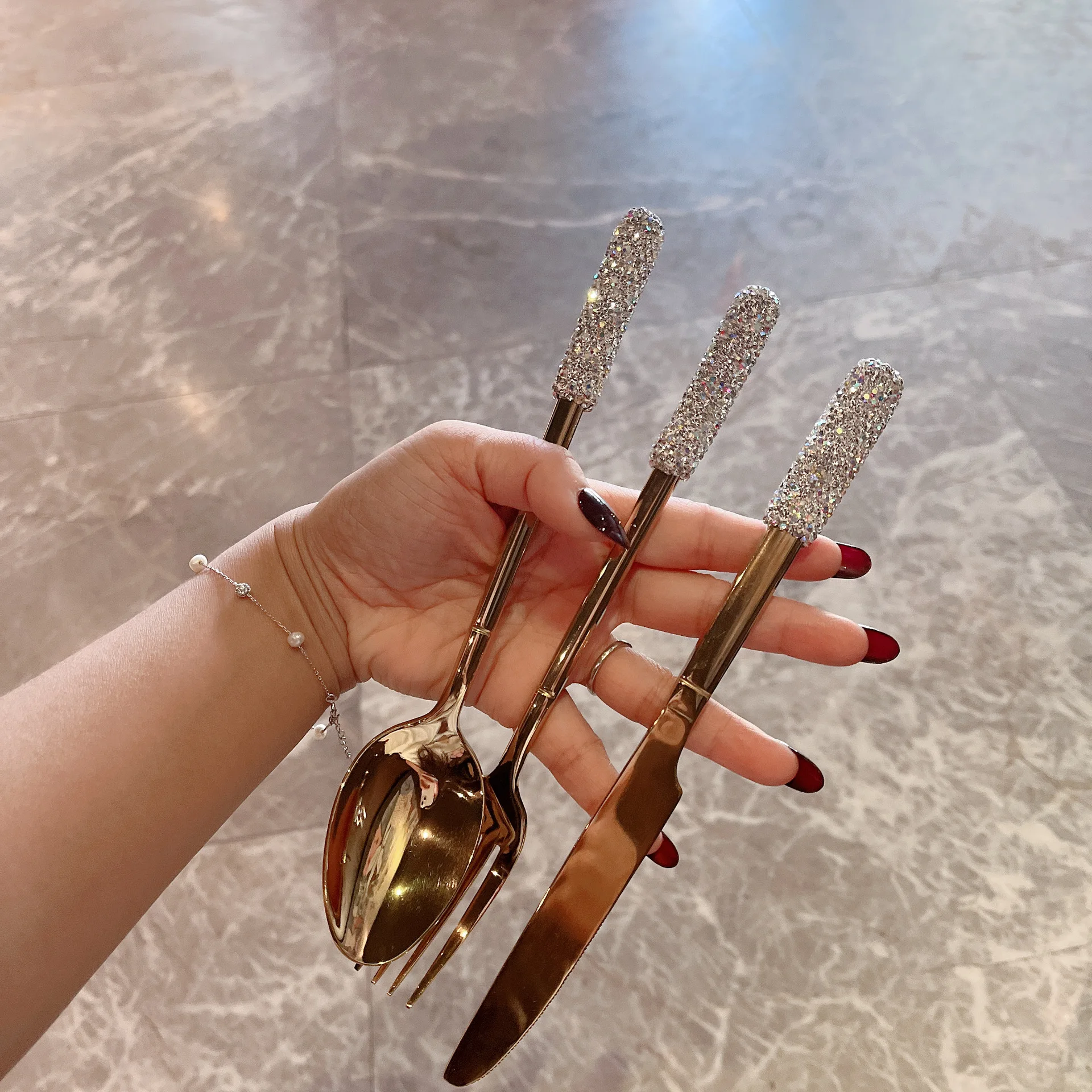 

Stainless steel Western tableware luxury diamond inlaid golden knife fork and spoon three piece set high appearance value set