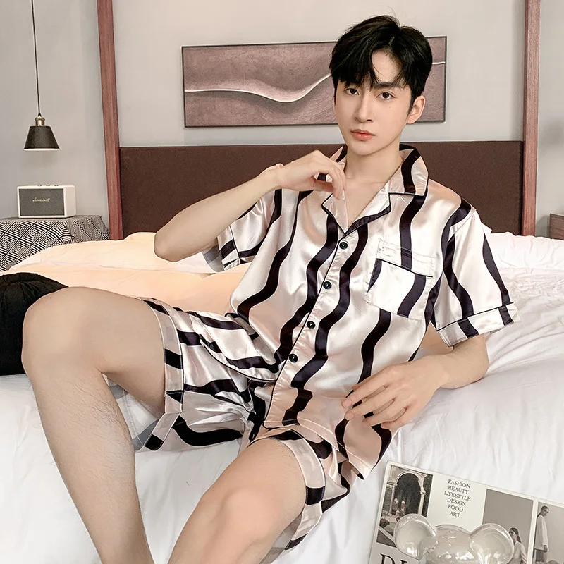 Рисунок 6 - Пижамный костюм с принтом влюбленных