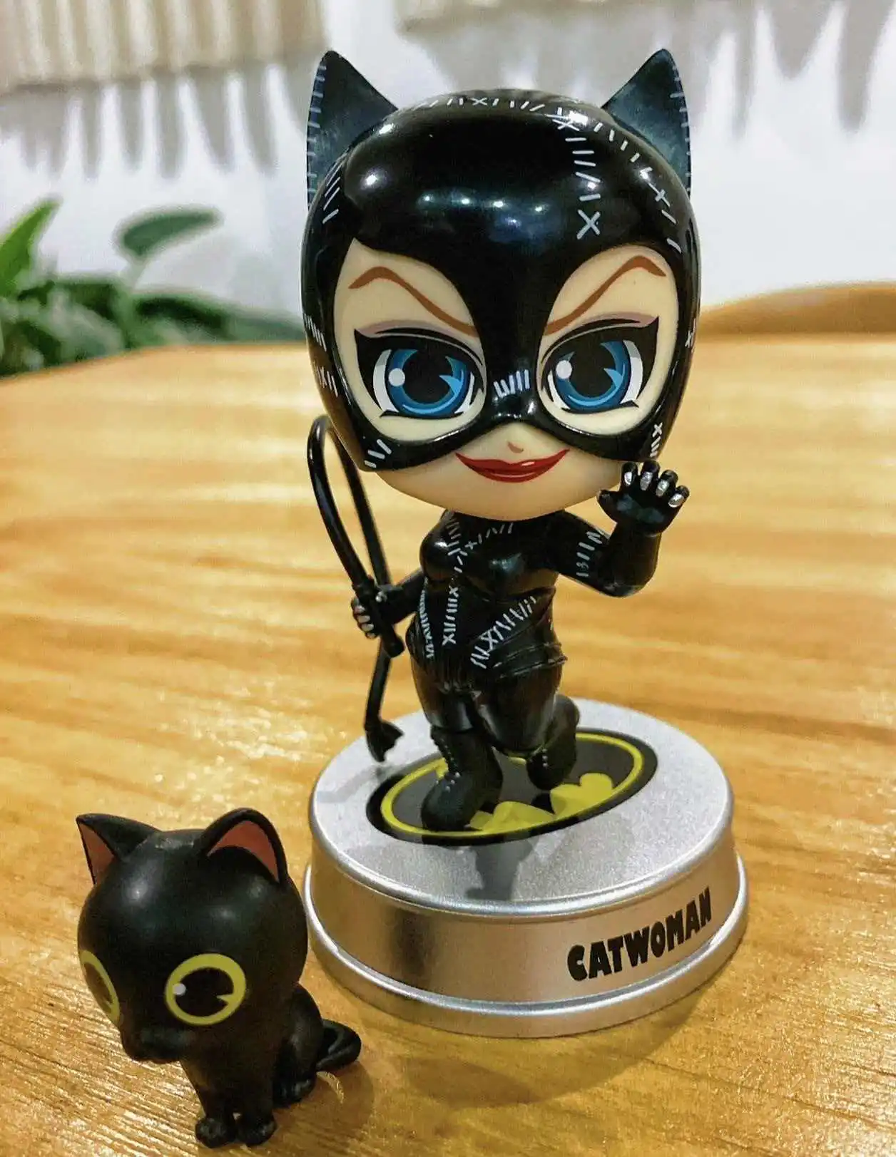 Фото Набор мини-фигурок Hot Toys Anime Figure Bat Cosbaby, коллекционная декоративная фигурка Q-версии, украшение для рабочего стола, игрушка-подарок для фанатов №3