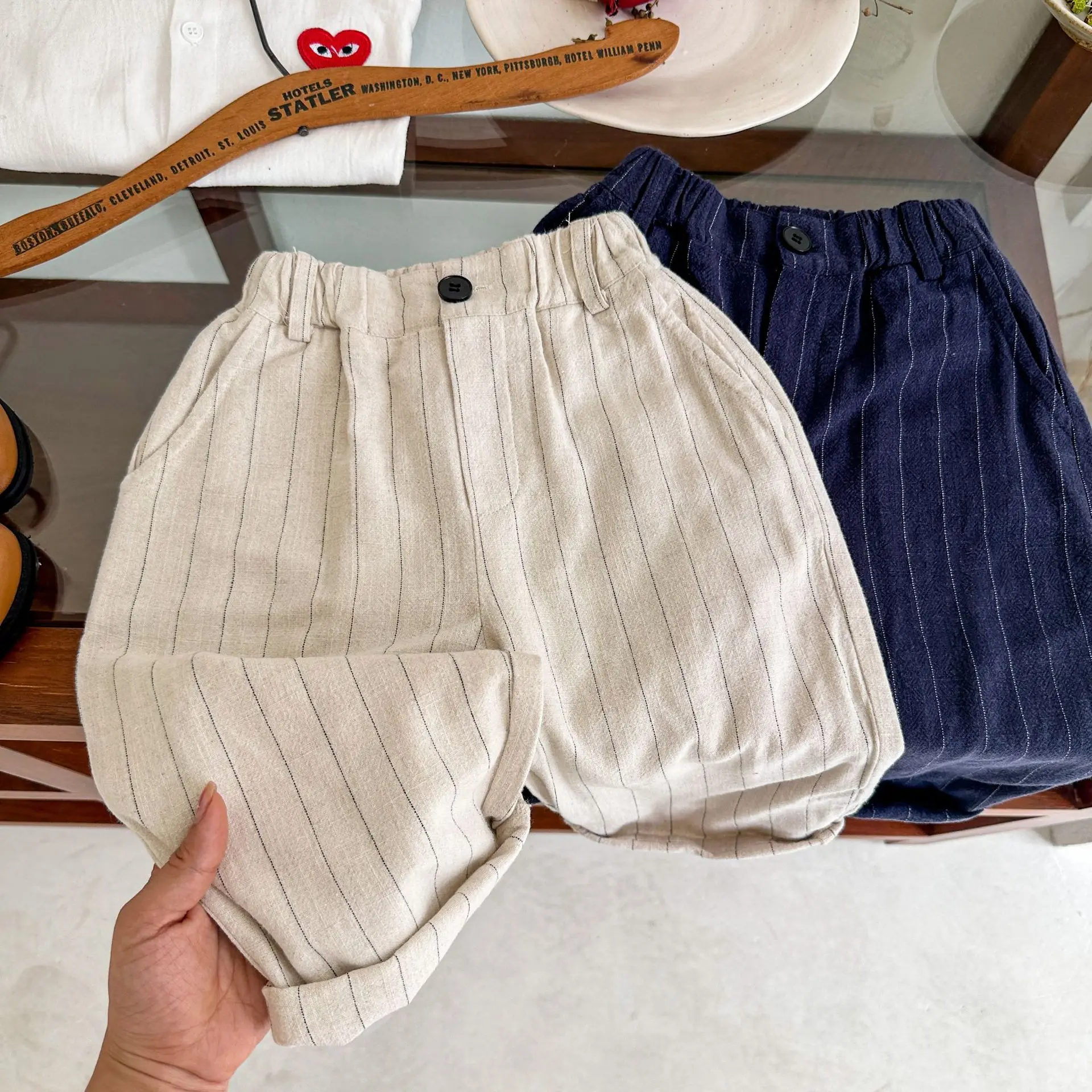 

Детская эксклюзивная одежда, брюки для девочек, новинка 2023, Осенние повседневные полосатые прямые брюки унисекс, модные однотонные брюки с пряжкой для ремня