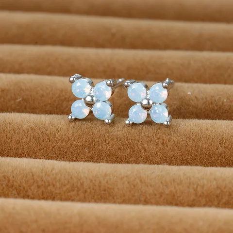 Серебряные серьги-гвоздики с опалом и клевером