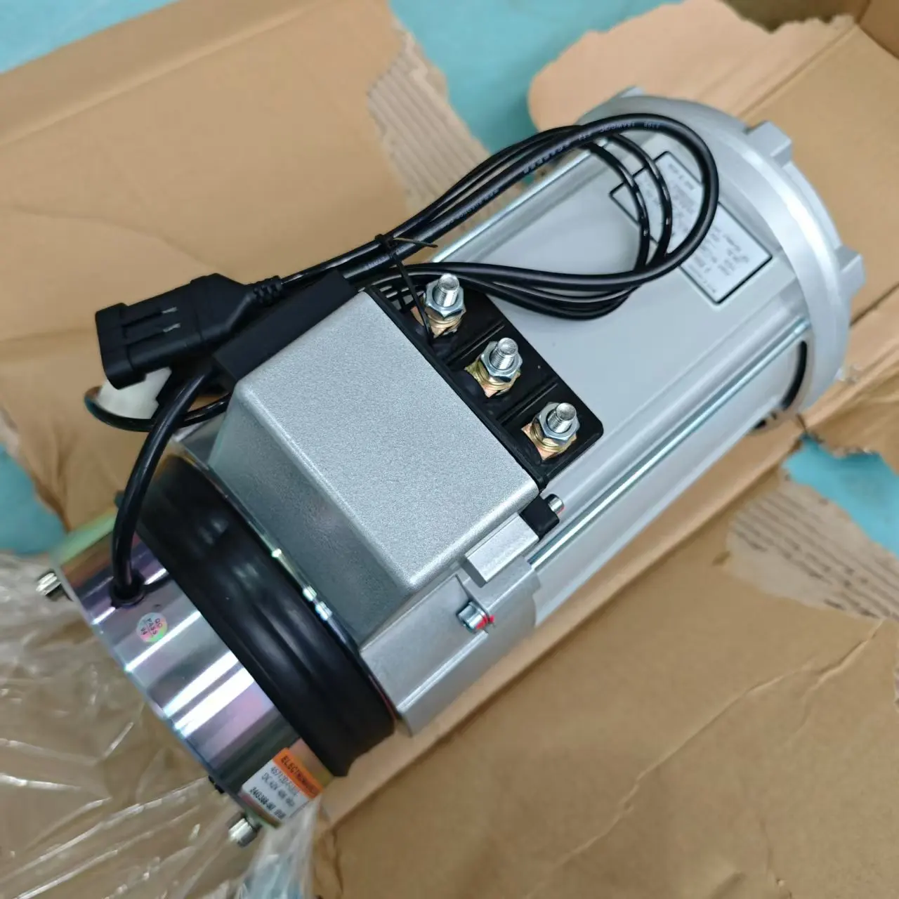 Фото Электродвигатель AQHT5-4104B-X 5000W 48V, комплект мотора 5000W для электромобилей Lvtong I-CON, 2932 об/мин №5