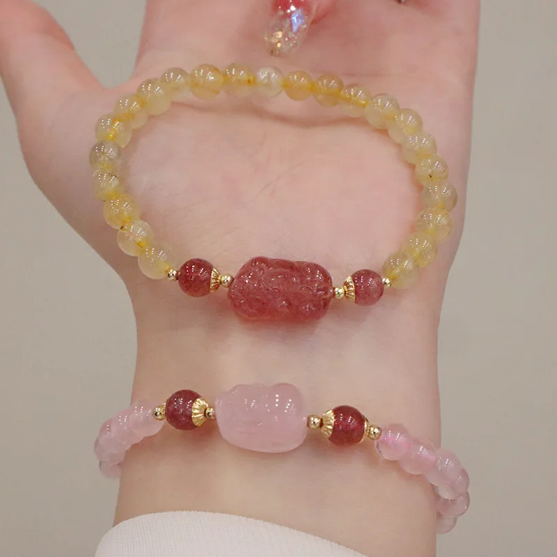 

Женский плетеный браслет с натуральными кристаллами и стразами