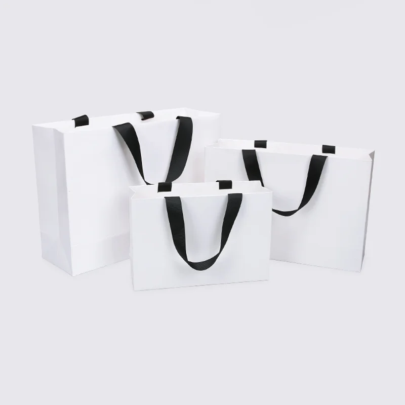 

150pcs Paper Bag With 3 sizes Assorted 22x32x10cm 27x38x12cm 31x43x14cm