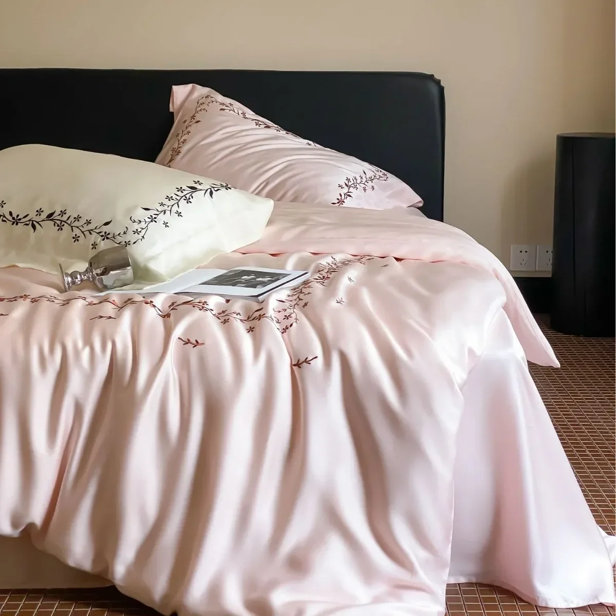 Новый товар для весны и лета однотонный набор из четырех предметов с вышивкой