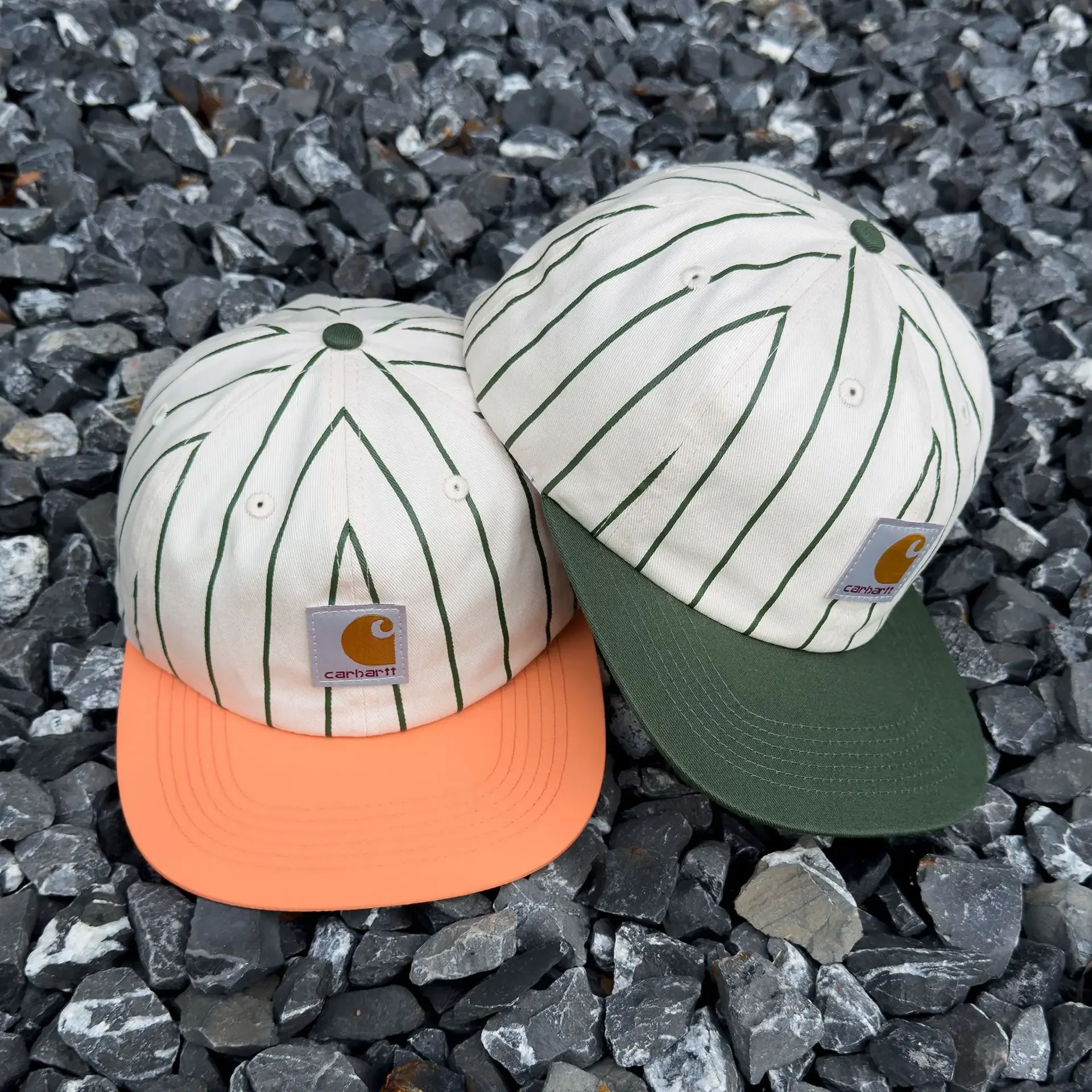 Фото Бейсболка Carhartt с полосатыми вставками, винтажный американский стиль, с плоским козырьком, мягкая, контрастных цветов, из пяти частей. №2