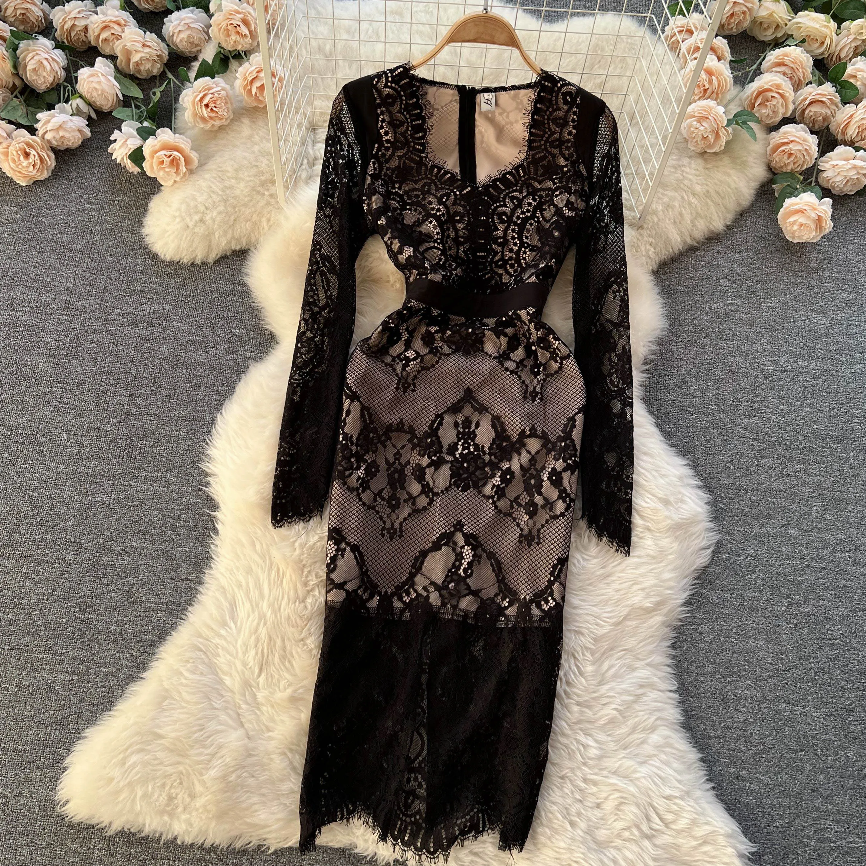 

French lace hook flower hollow dress women's 2022 new v-neck slim long-sleeved bottoming bag hip skirt