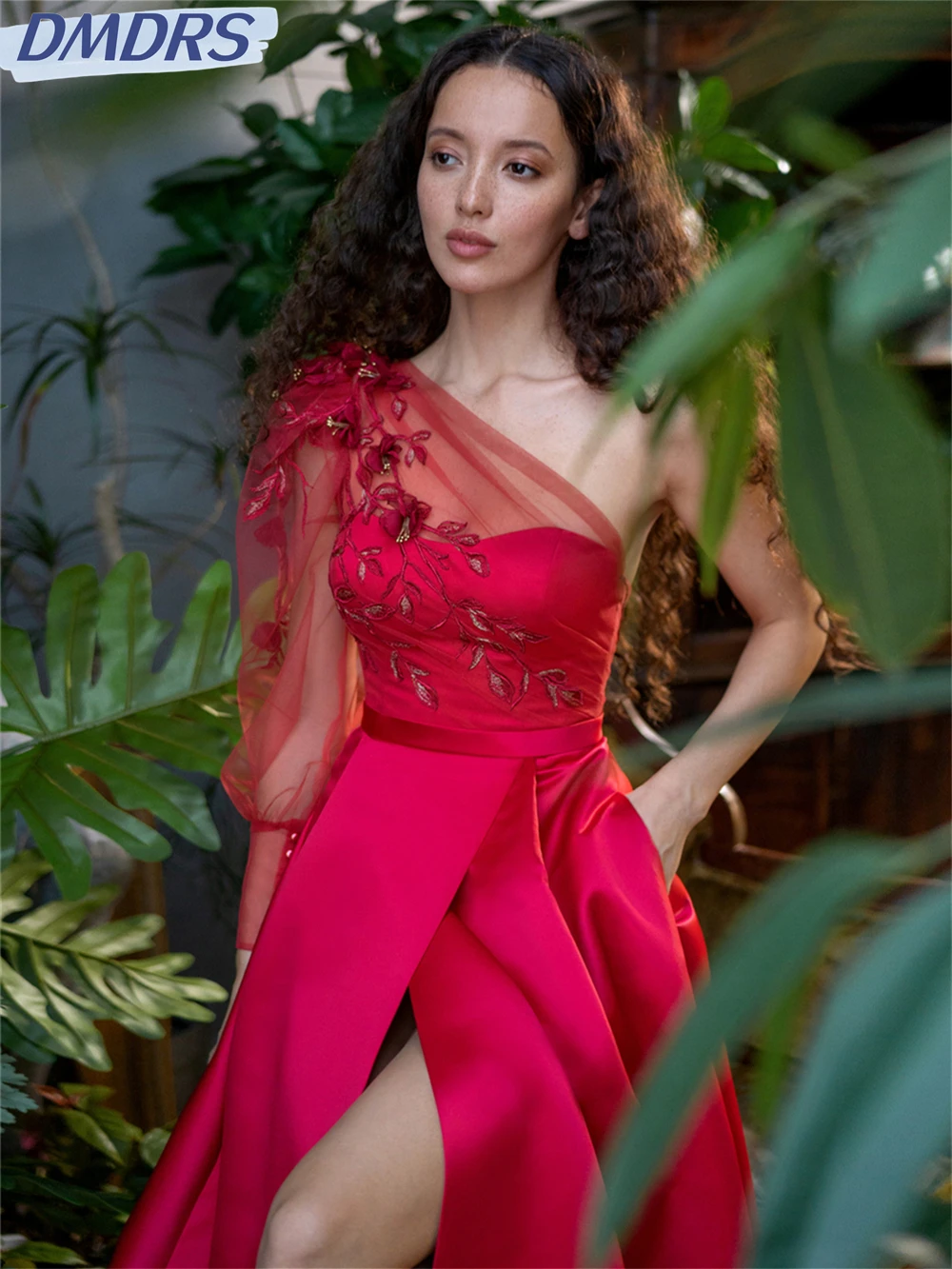 Женское атласное вечернее платье It's yiiya