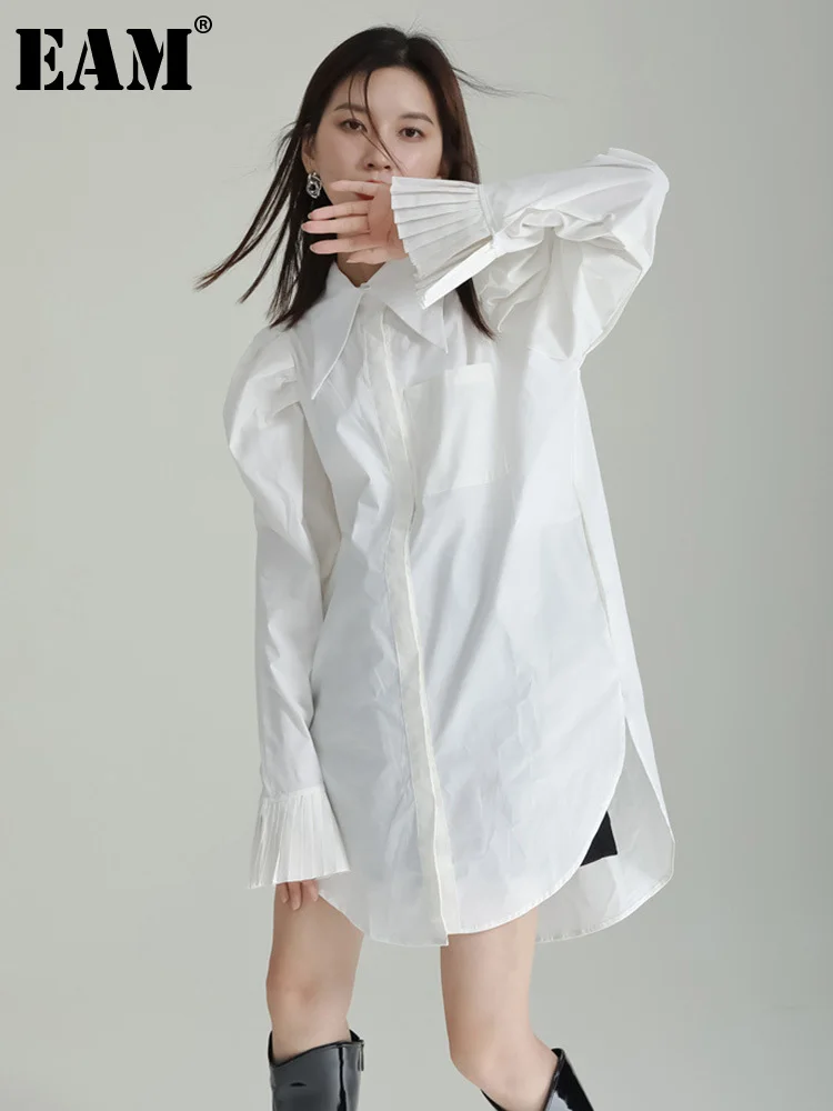 

[EAM] Women White Cuff Pleated Big Size Long Blouse New Lapel Long Sleeve Loose Fit Shirt Fashion Spring Autumn 2023 1DF4977