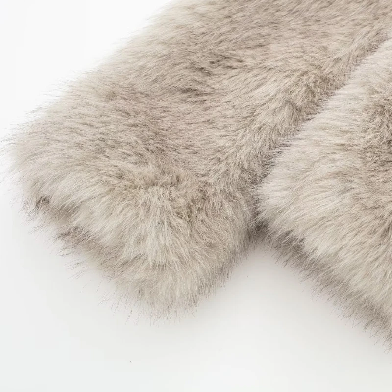 Женская короткая пушистая куртка из искусственного меха