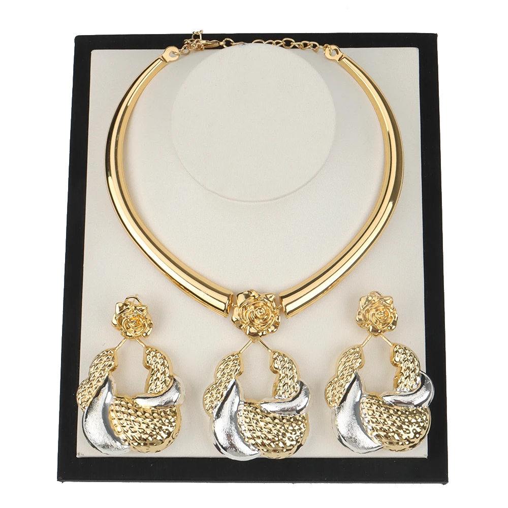

Fashion 18K Gold Jewelry Wedding Smooth Metal Hoop Necklaces Earrings African Women's Exquisite Jewelry Set Gift for Women