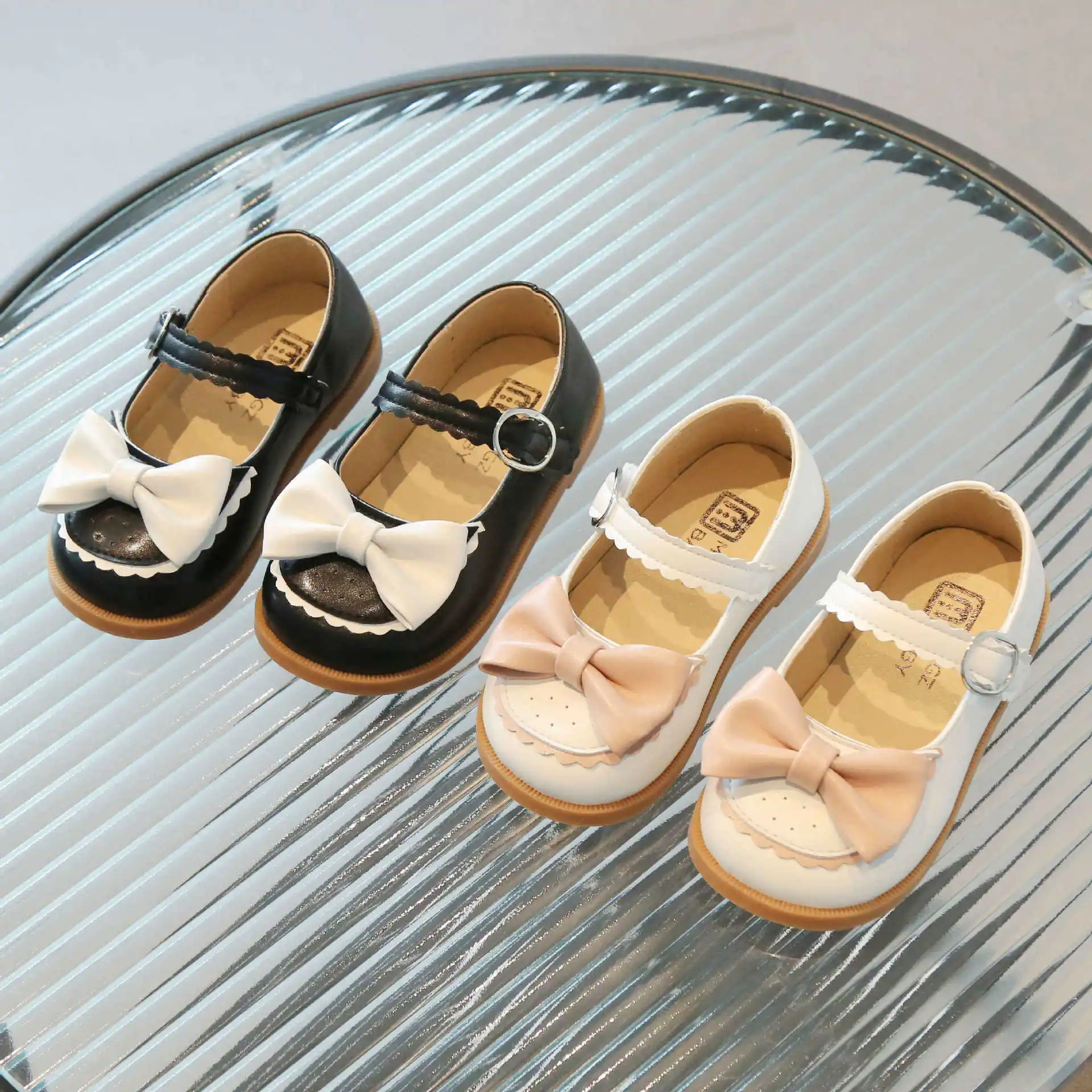 Маленькие кожаные туфли для девочек новинка весны 2024 детские принцессы с бантом