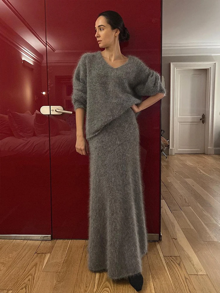 Женский комплект из 2 предметов с юбкой и свитером V-образным вырезом