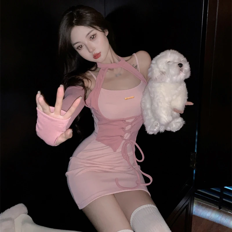 Женское облегающее платье контрастных цветов в стиле Y2K