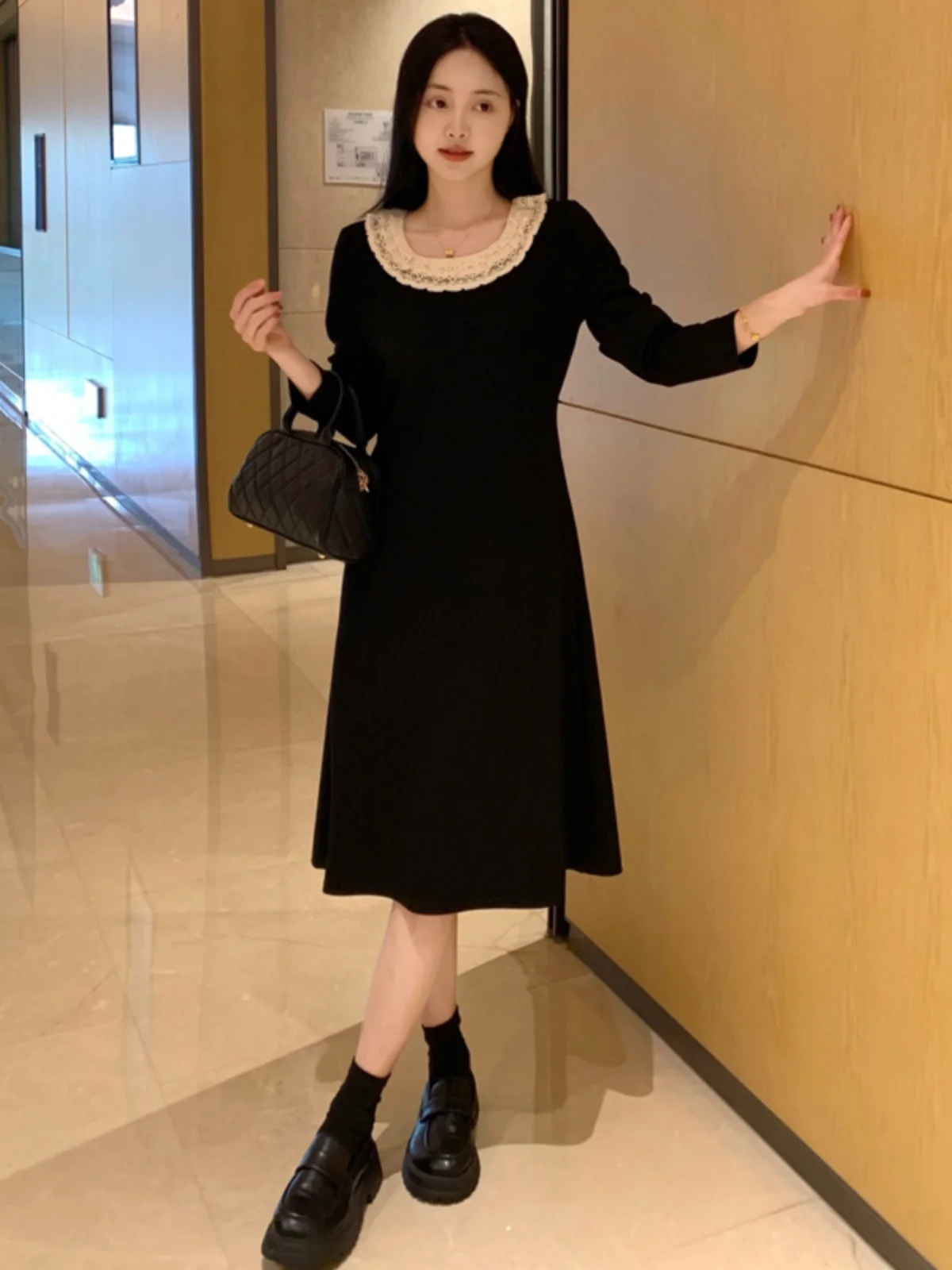 Осень-зима 2024 новое маленькое черное платье больших размеров для полных девушек