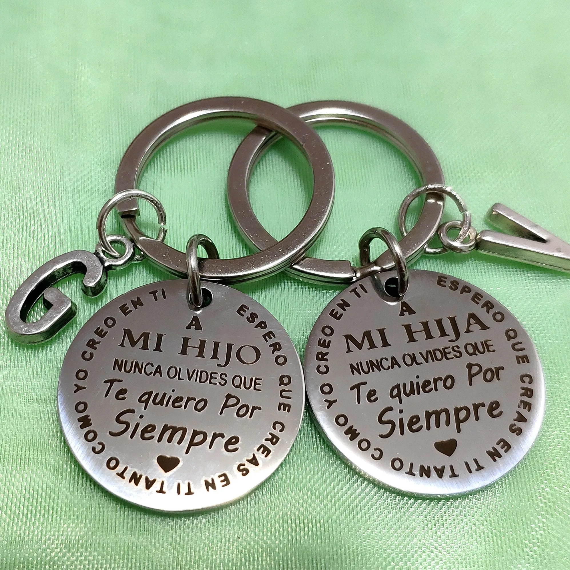 

Keyring Spanish Carabiner for Keys Holiday Kids Birthday Gift Stainless Steel MI HIJA/MI HIJO DIY Matching 26 Initials Holder