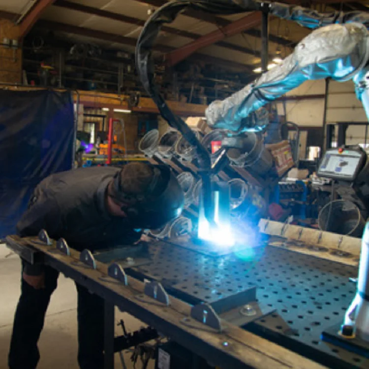 Универсальный сварочный рычаг робота UR 20 аппарат KEMPPI сварочной горелкой TBI и