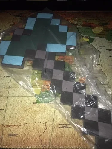 Фото Игрушка из ЭВА-пены 20-45 см: меч с синим алмазом в стиле Minecraft, кирка, топор, лопата Стивена. Прекрасные игрушки для косплей-реквизита и подарков. №4