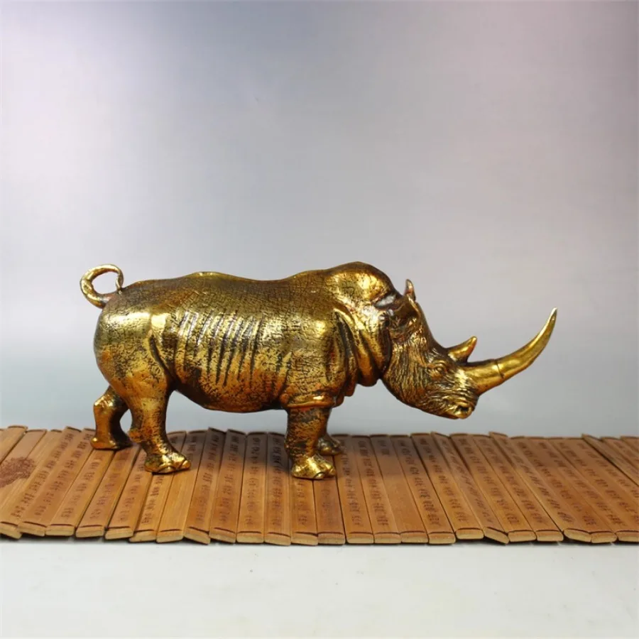 

Бронзовая статуя носорог