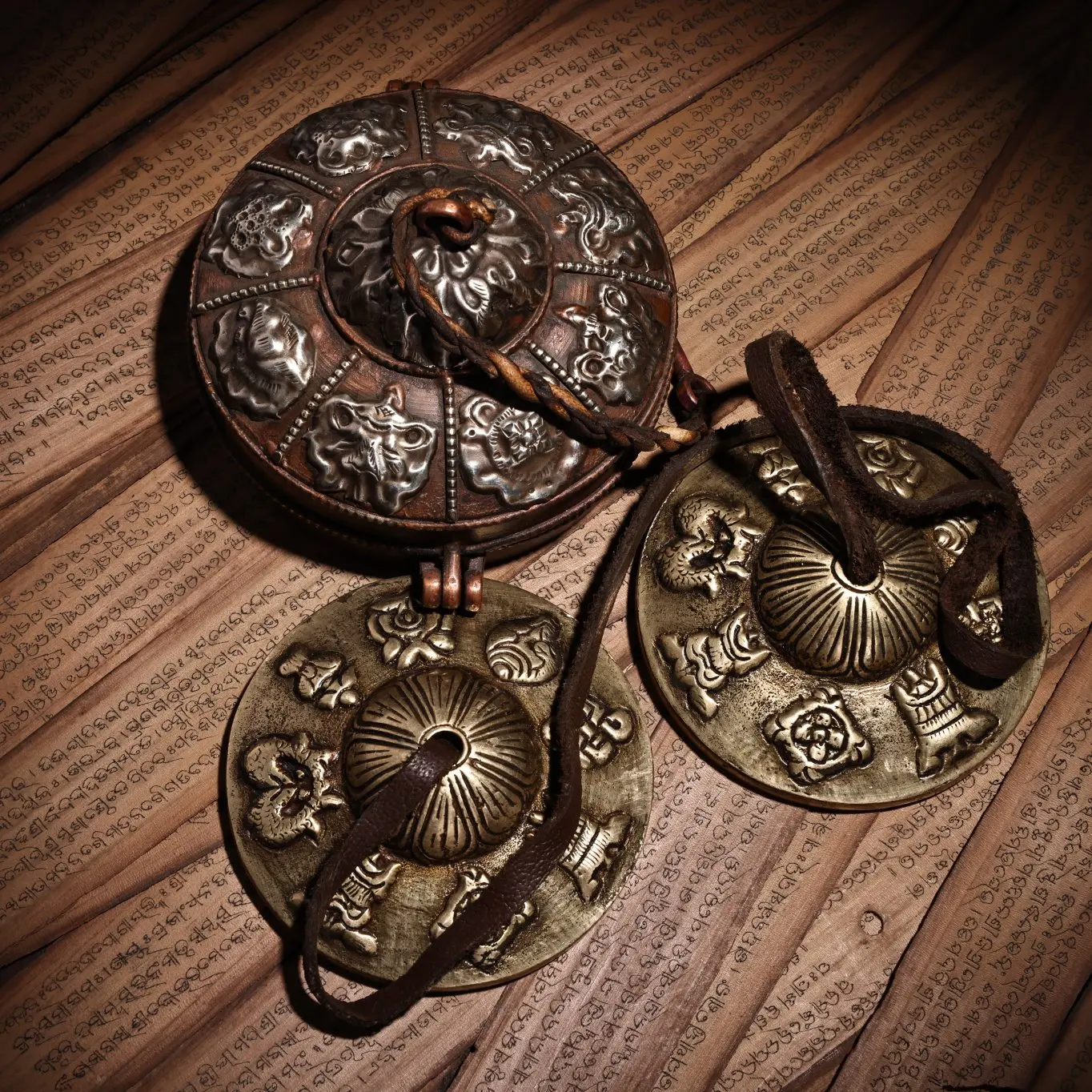 

4" Tibetan Temple Collection bronze Auspicious Eight Treasures Dharma bell crash bell bell Box magic weapon Amulet Town house