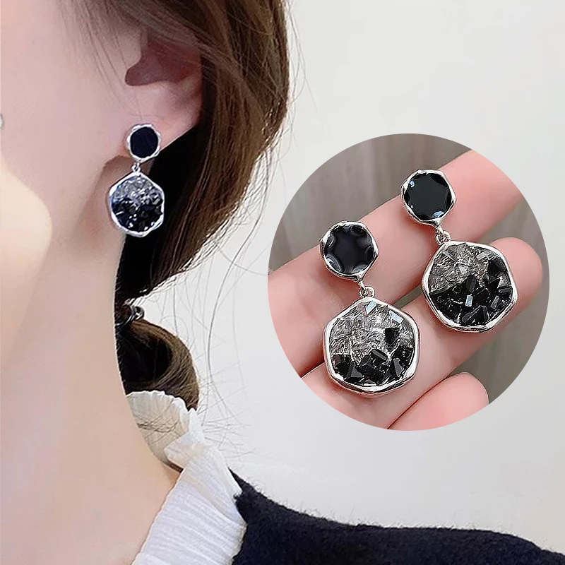 

Black Color Metal Fashion Korean Drop Earrings For Women Sparkling Zircon Pendant Cuff Clip Earrings Wedding Party Jewelry Gifts