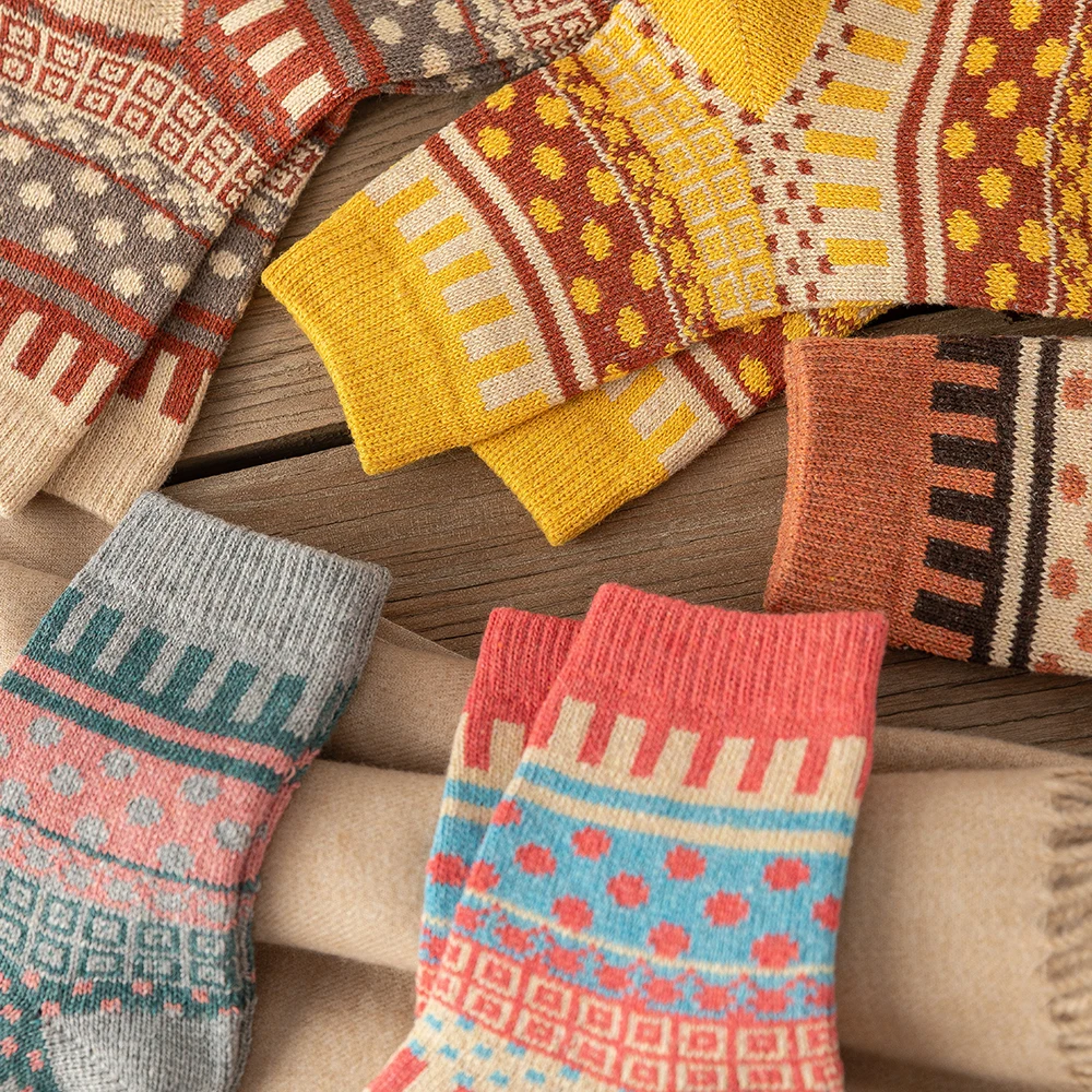 Hot New Witner Socks Women Socks Thick Warm Wool Striped Spots High Quality 5 Pairs Set Couple Models Free Size