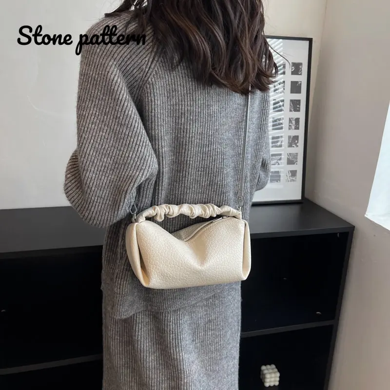 2022 Autumn and Winter New Style Ladies Messenger Bag Fashion Solid Color Retro Chain Bag Texture Shoulder Bag Mobile Phone Bag