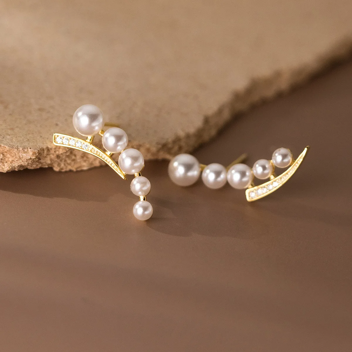 

Real 925 Sterling Silver Luxury Synthetic Pearl Crescent Shape Stud Earrings Luxury Zircon Jewelry for Women